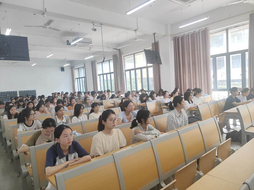 3、在座同学认真聆听 马克思主义学院供稿