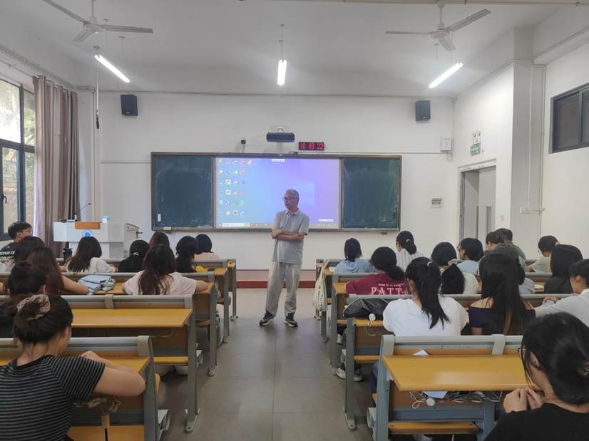 2、晏功明副院长进行讲话 马克思主义学院供稿